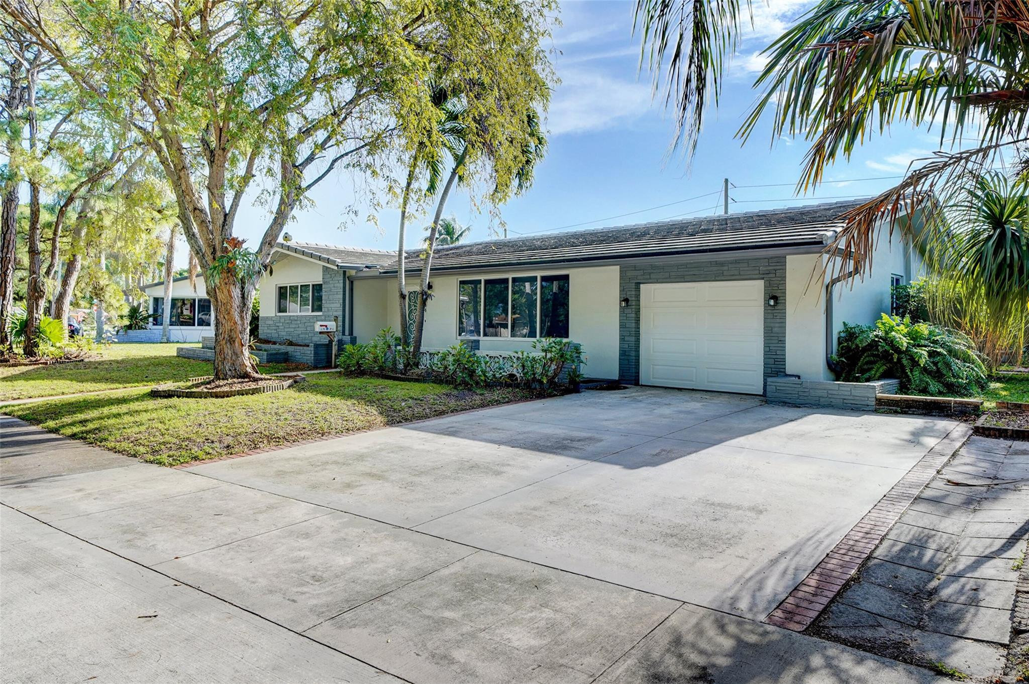 3314 West Park Road Hollywood, FL 33021 - Photo 2 of 25 a view of a house with a yard and palm trees