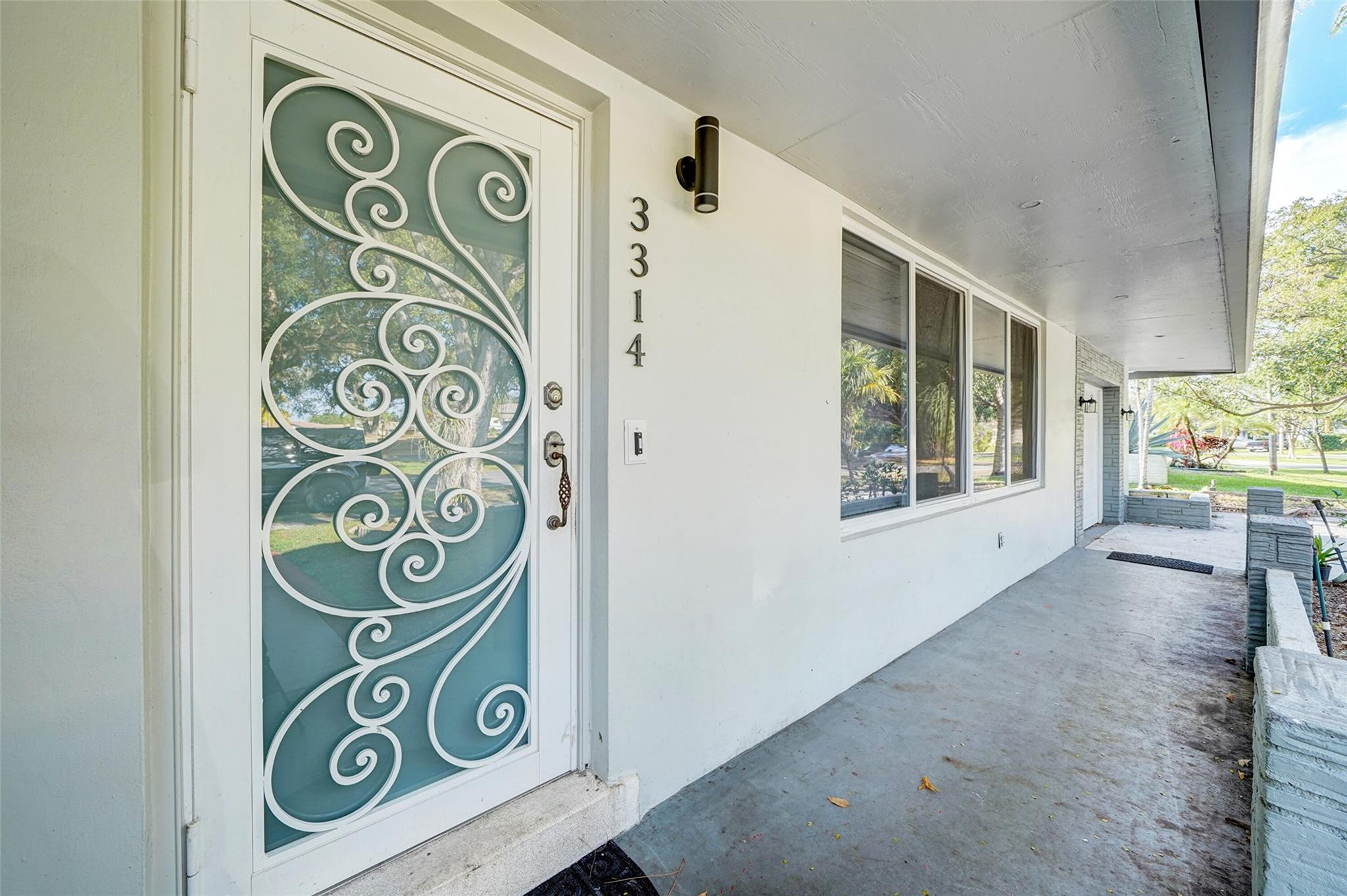 3314 West Park Road Hollywood, FL 33021 - Photo 4 of 25 a view of an entryway with wooden floor