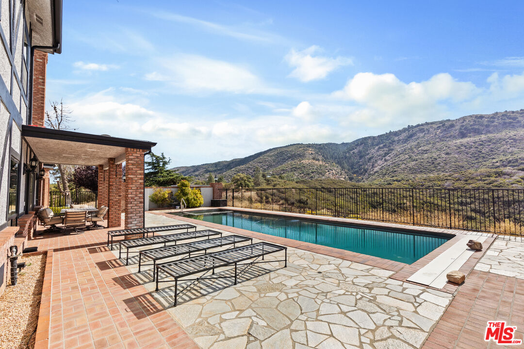 28765 Pine Canyon Road Lake Hughes, CA 93532 - Photo 29 of 58 a view of a terrace with sky view