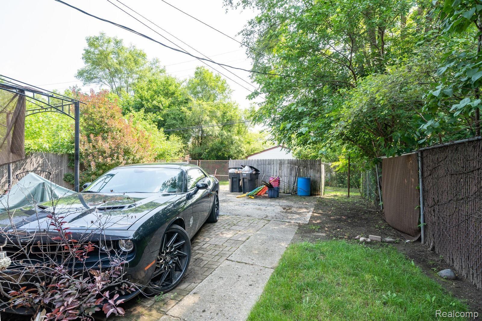15710 Meyers Road Detroit, MI 48227 - Photo 15 of 16 16_DSC09373_mls.jpg