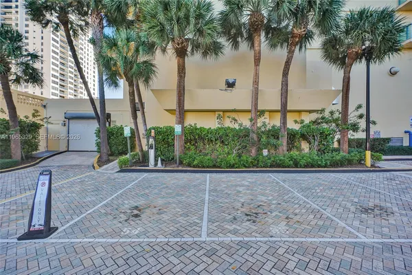 $4,500 | 2501 South Ocean Drive, Unit 1235, Hollywood, FL 33019