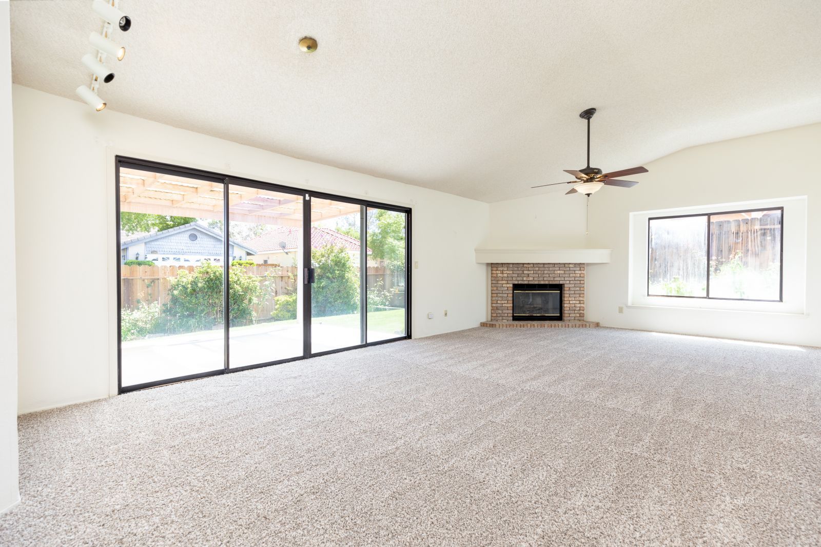 227 West Sequoia Place Ridgecrest, CA 93555 - Photo 7 of 30