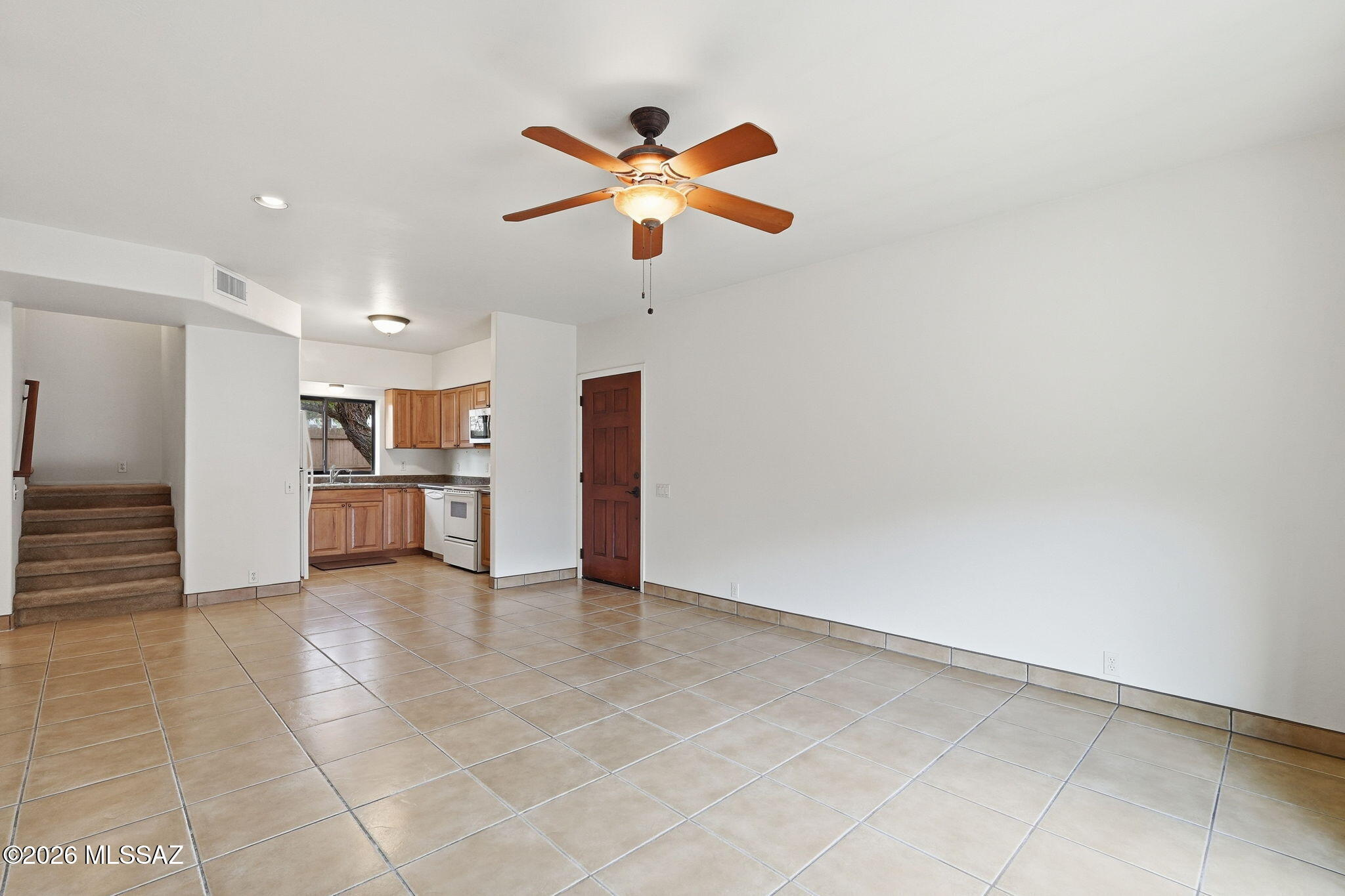 1125 East Kleindale Road Tucson, AZ 85719 - Photo 34 of 49 a view of kitchen with refrigerator and window