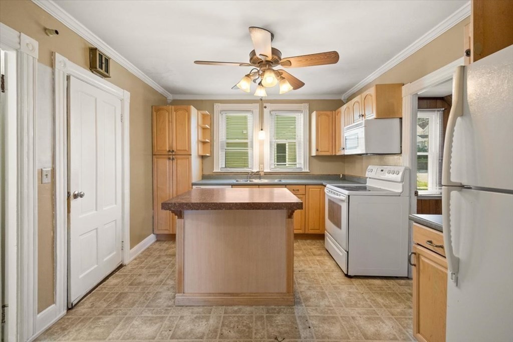 275 Summer Street Woonsocket, RI 02895 - Photo 12 of 40 Gallery Image 12