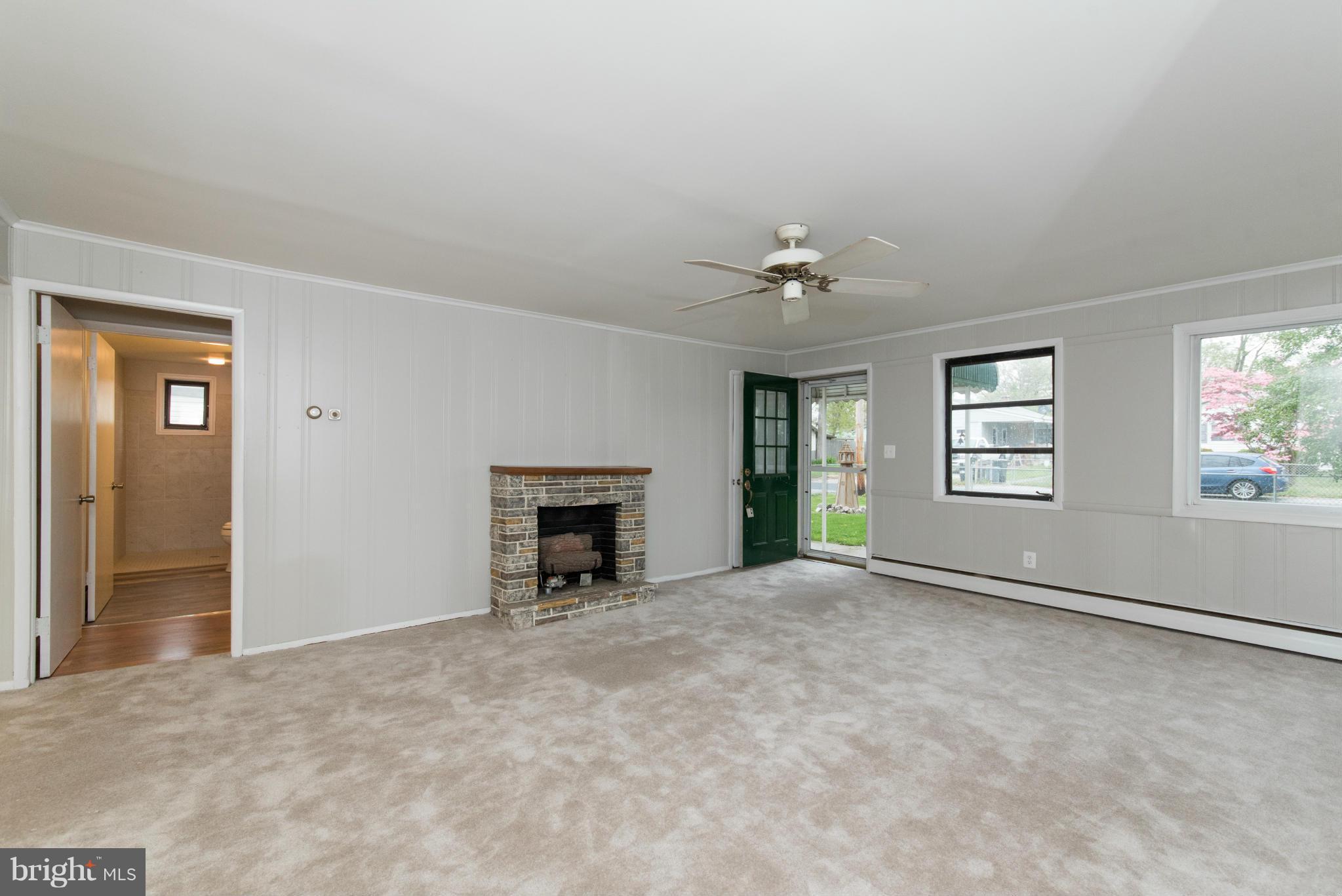 1210 4th Road Middle River, MD 21220 - Photo 4 of 30 Living Room