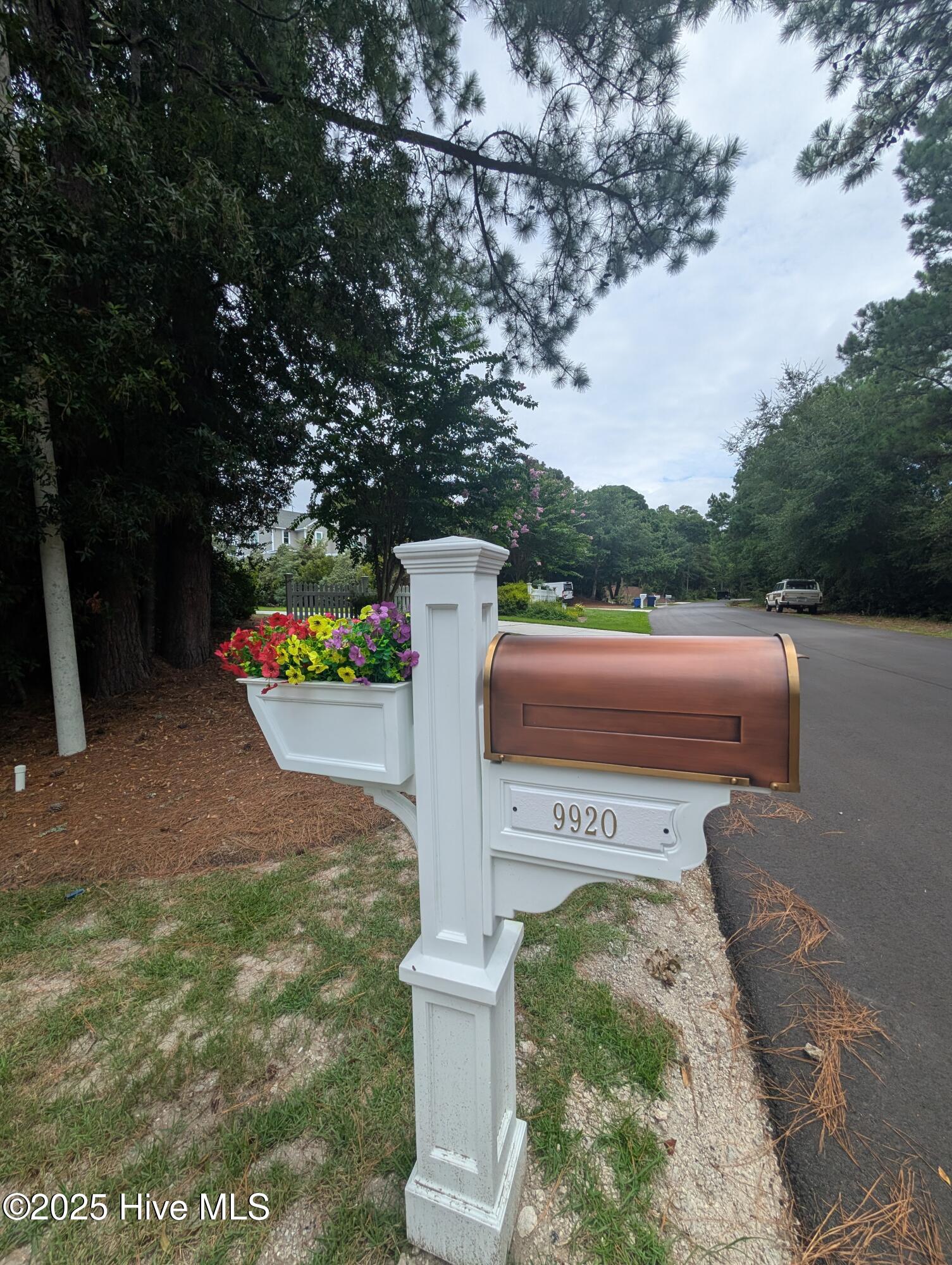9920 Bluff Road Emerald Isle, NC 28594 - Photo 2 of 63 Entry to driveway