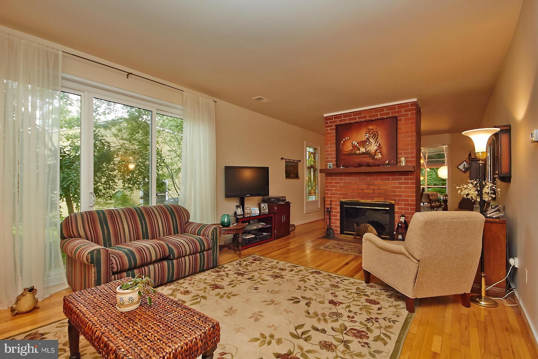 11445 Waterview Cluster Reston, VA 20190 - Photo 5 of 30 Living Room