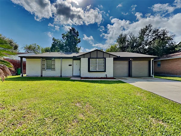 $1,645 | 407 Harold Lane, Baytown, TX 77521