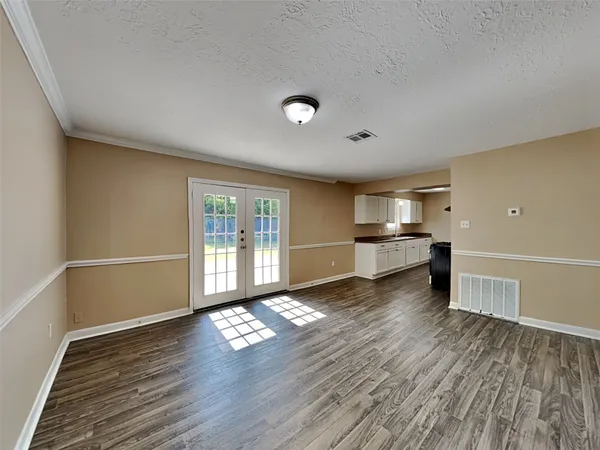 $1,645 | 407 Harold Lane, Baytown, TX 77521