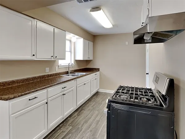 $1,645 | 407 Harold Lane, Baytown, TX 77521