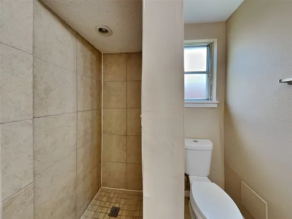 $1,645 | 407 Harold Lane, Baytown, TX 77521