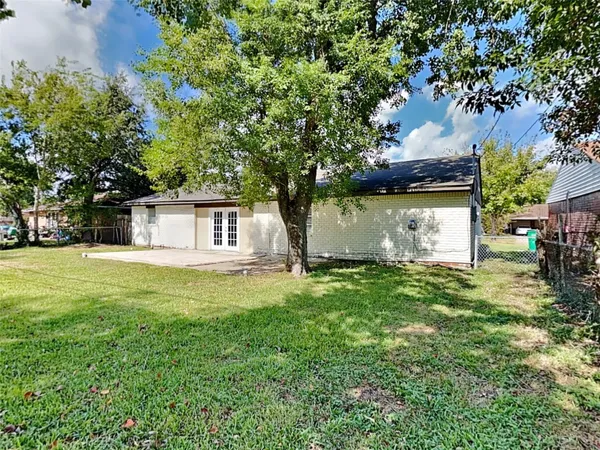 $1,645 | 407 Harold Lane, Baytown, TX 77521