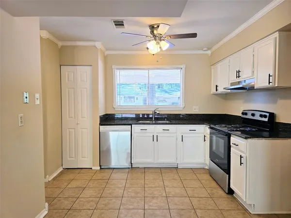 $1,760 | 2602 North Red Cedar Circle, The Woodlands, TX 77380
