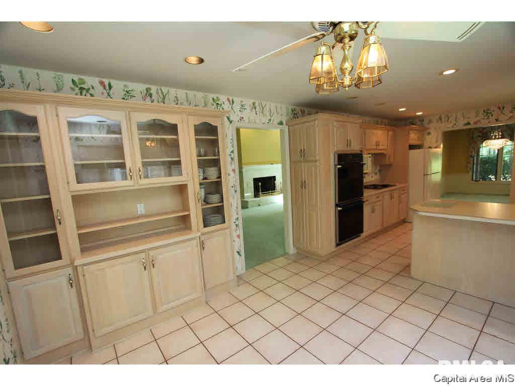 30 Turnberry Place Springfield, IL 62704 - Photo 2 of 35