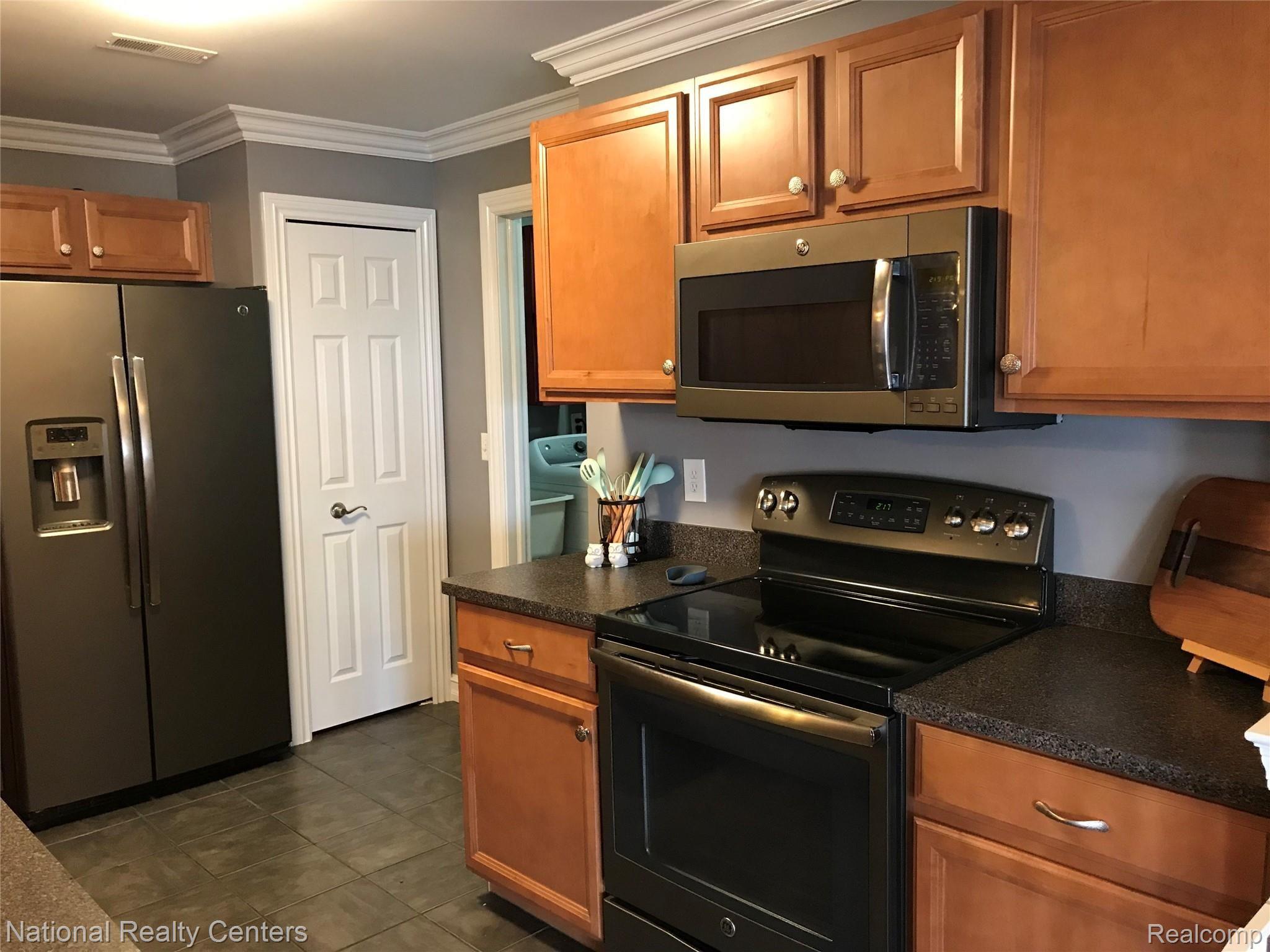 46159 Rhodes Drive Macomb, MI 48044 - Photo 13 of 27 IMG_1970.JPG