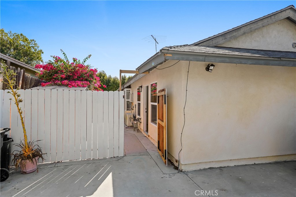 2616 Gates Place Simi Valley, CA 93065 - Photo 2 of 20