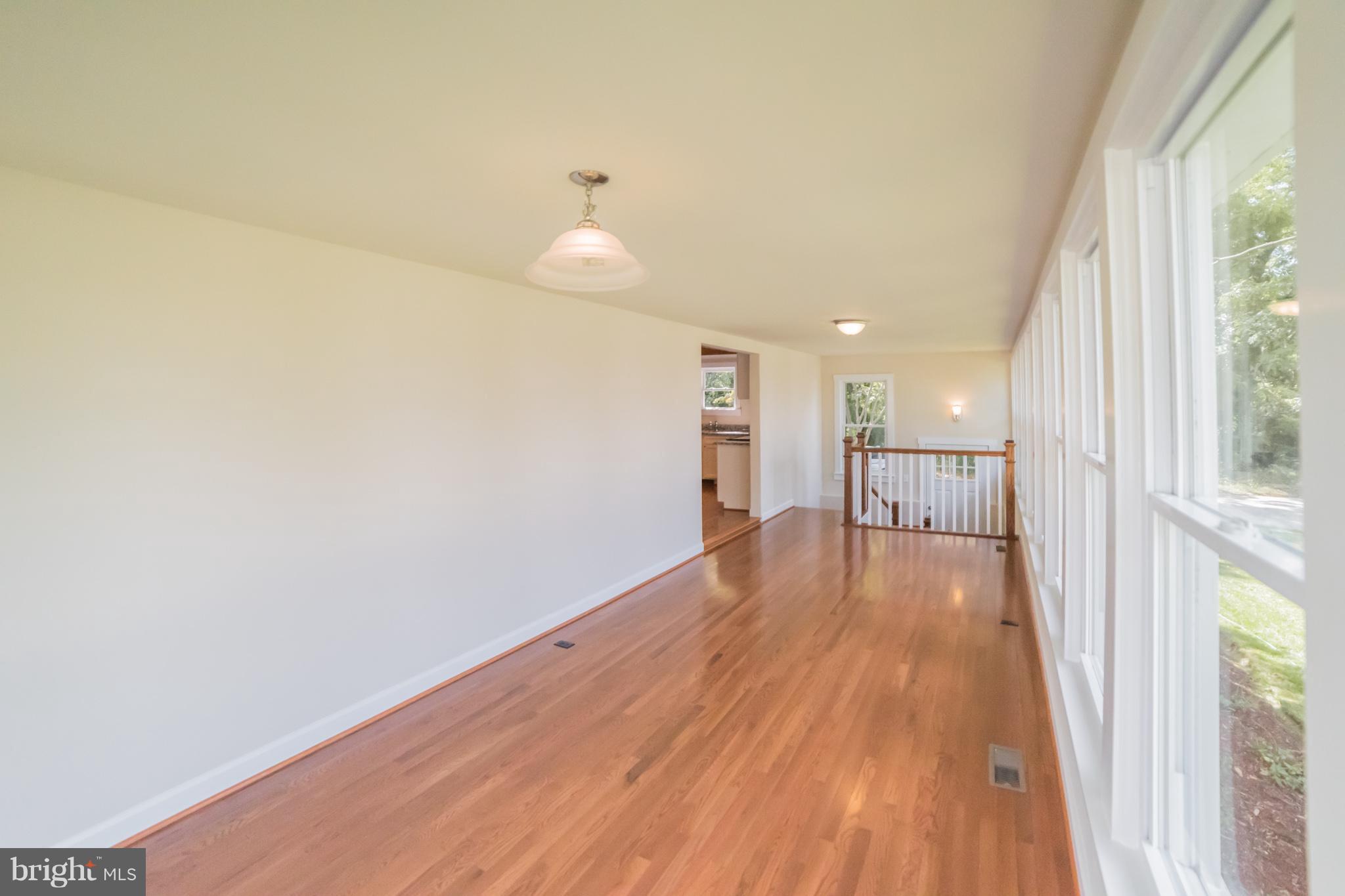 568 Broadwater Road Arnold, MD 21012 - Photo 9 of 30 Living Room / Sunroom