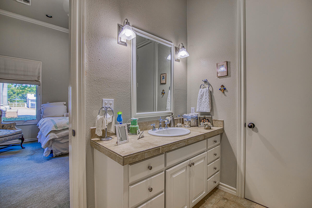 656 Cox Road El Paso, TX 79932 - Photo 28 of 74 4th Bedroom Sink Area
