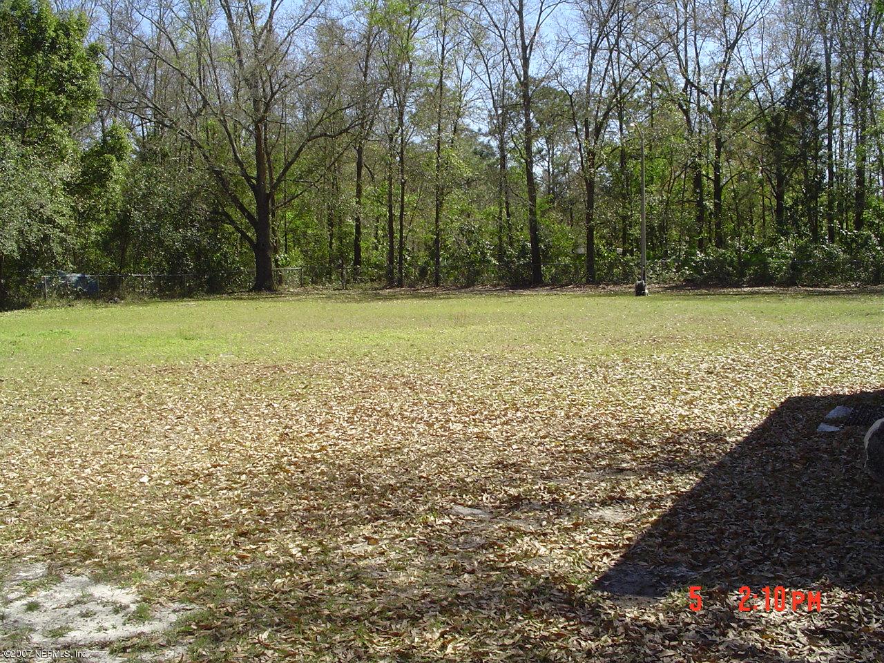8624 Feldman Road Jacksonville, FL 32244 - Photo 4 of 13 backyard