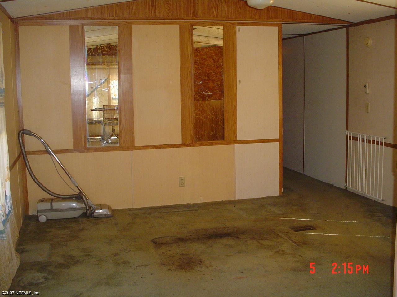 8624 Feldman Road Jacksonville, FL 32244 - Photo 9 of 13 livingroom