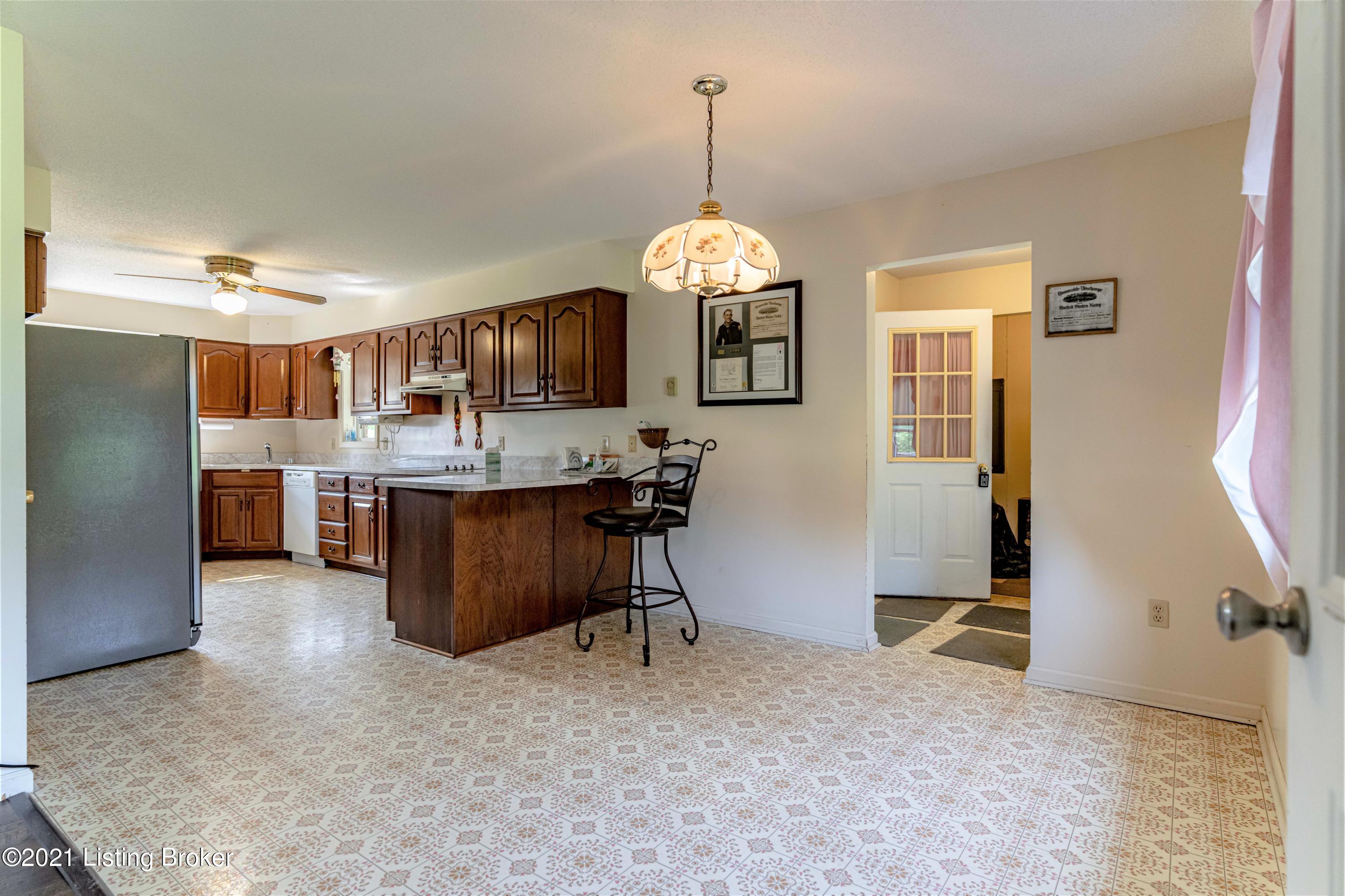335 Sacree Road Shelbyville, KY 40065 - Photo 21 of 38 Kitchen Dining Area