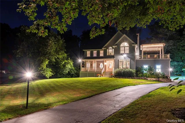 $975,000 | 6 Old Town Road, Beacon, NY 12508