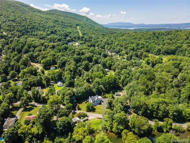 $975,000 | 6 Old Town Road, Beacon, NY 12508