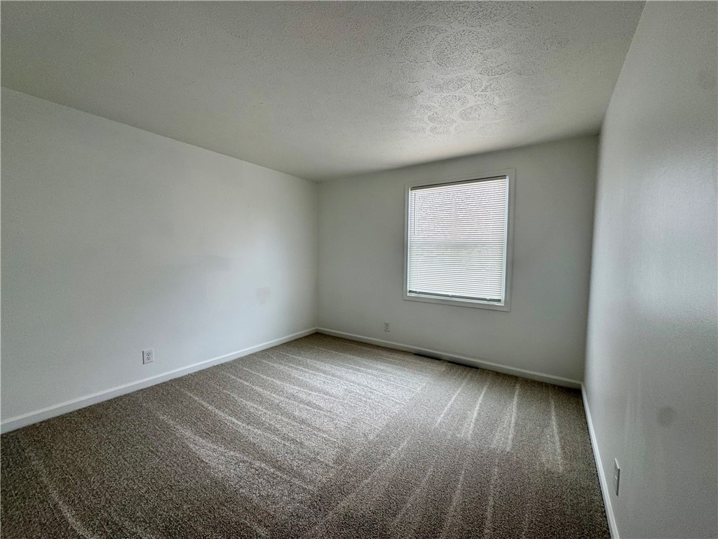 636 Embury Road Penfield, NY 14625 - Photo 18 of 29