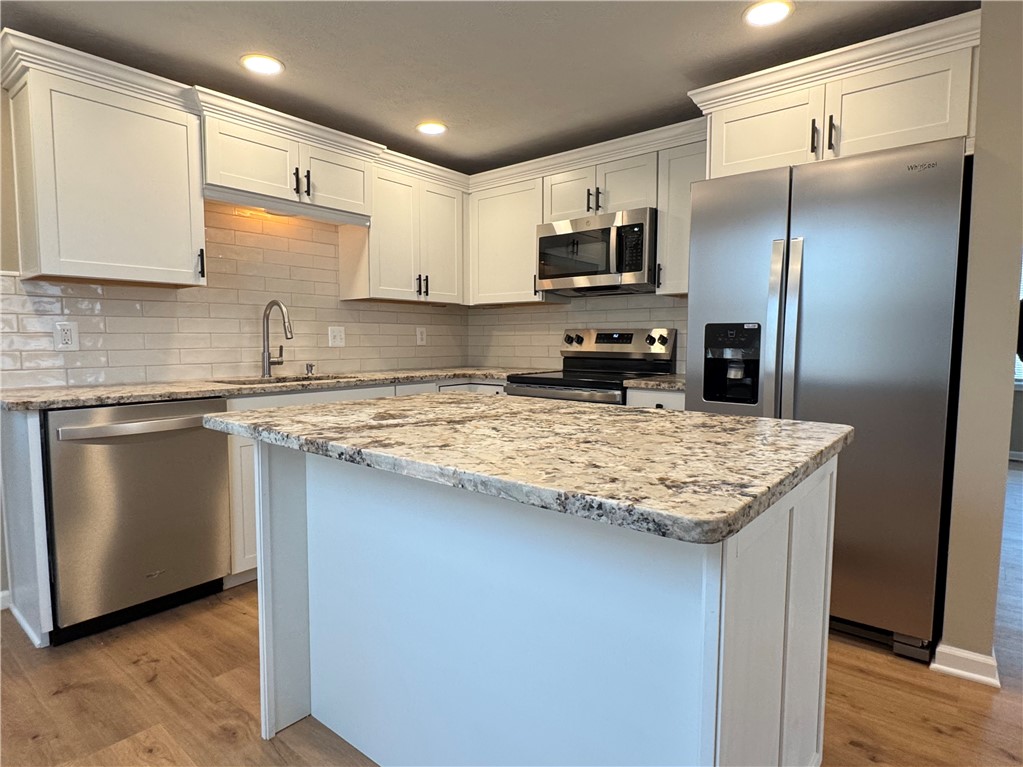 636 Embury Road Penfield, NY 14625 - Photo 2 of 29