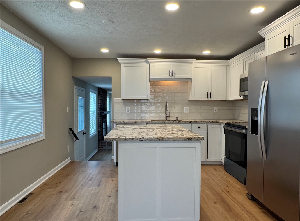 636 Embury Road Penfield, NY 14625 - Photo 3 of 29