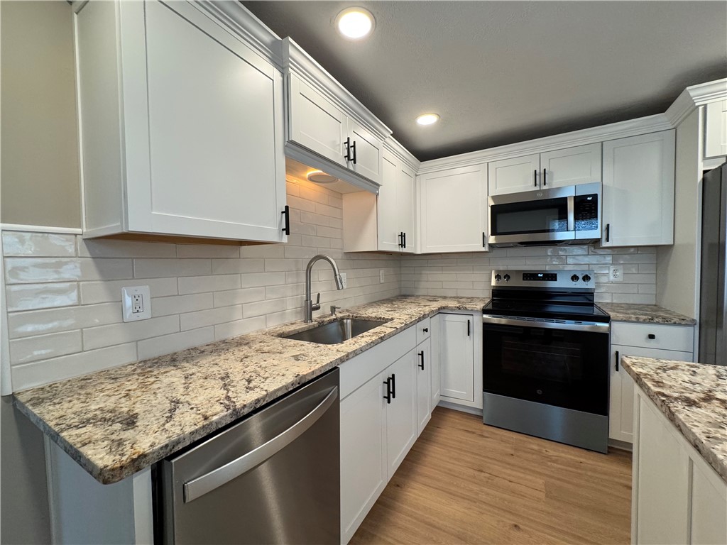 636 Embury Road Penfield, NY 14625 - Photo 4 of 29