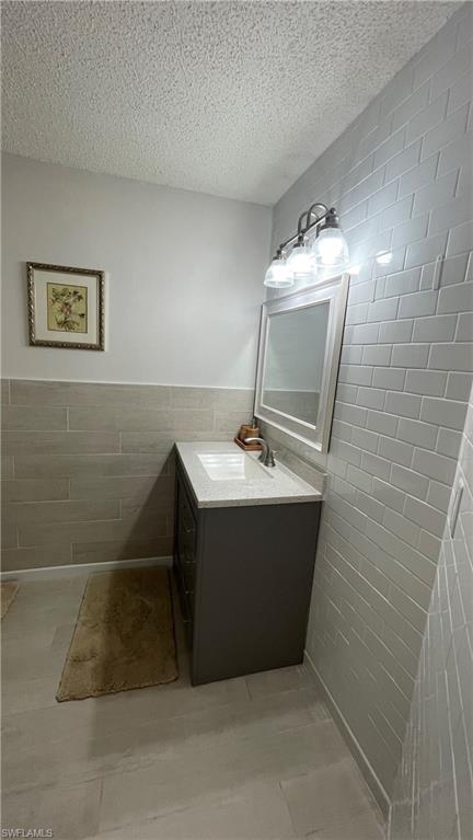 267 Quail Forest Boulevard, Unit 111 Naples, FL 34105 - Photo 20 of 41 a bathroom with a bathtub and sink