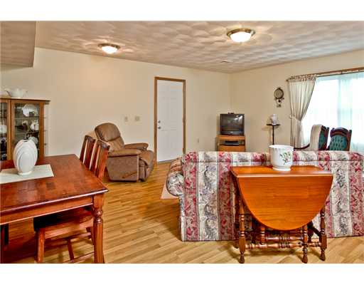 1 Captain Freebody Road Narragansett, RI 02882 - Photo 12 of 16 Den/Family/Great Room.