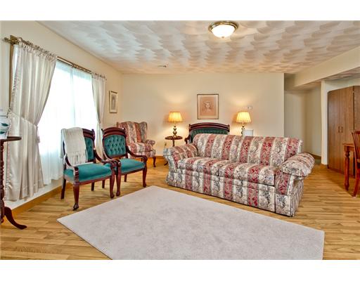 1 Captain Freebody Road Narragansett, RI 02882 - Photo 13 of 16 Den/Family/Great Room.