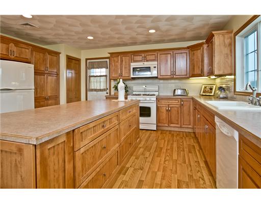 1 Captain Freebody Road Narragansett, RI 02882 - Photo 3 of 16 Kitchen.