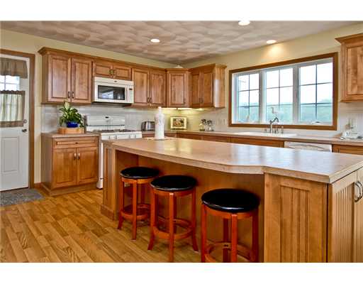 1 Captain Freebody Road Narragansett, RI 02882 - Photo 4 of 16 Kitchen.