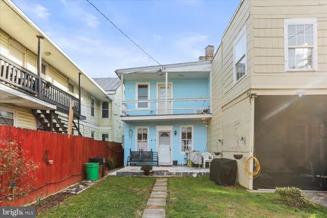 a view of an house with backyard porch and furniture