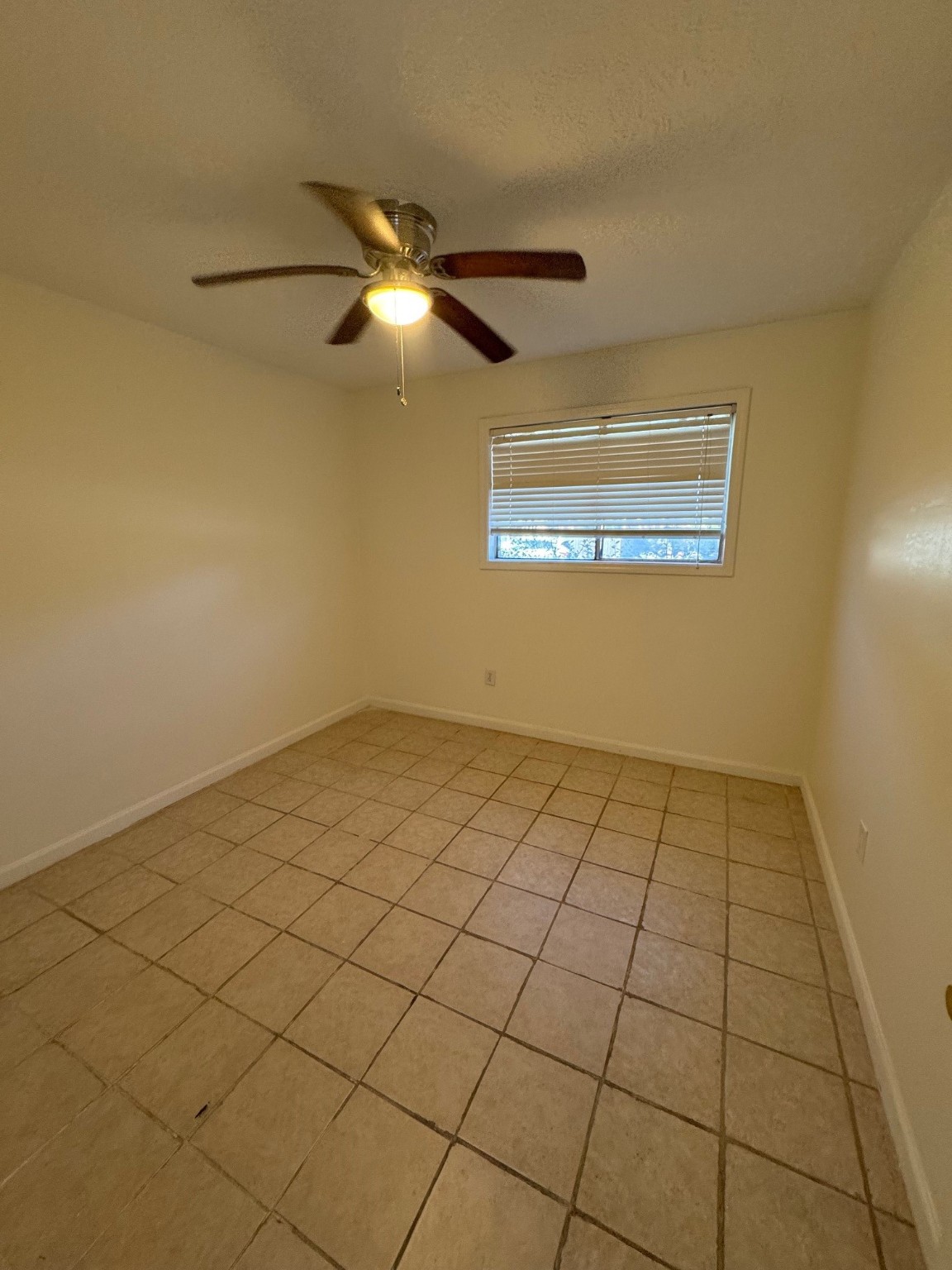 10134 Kirkglen Drive, Unit 3 Houston, TX 77089 - Photo 5 of 8 a view of an empty room and window