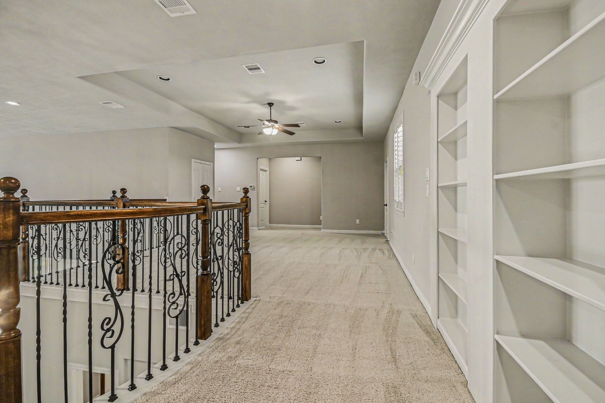 3310 Ralston Edge Lane Houston, TX 77059 - Photo 27 of 50 a view of a hallway with a entryway