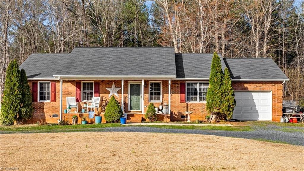 4076 Dunbar Bridge Road Asheboro, NC 27205 - Photo 2 of 32