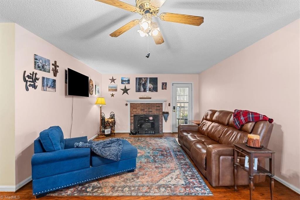 4076 Dunbar Bridge Road Asheboro, NC 27205 - Photo 4 of 32