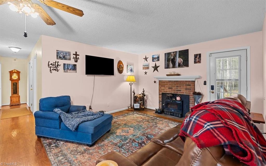 4076 Dunbar Bridge Road Asheboro, NC 27205 - Photo 5 of 32