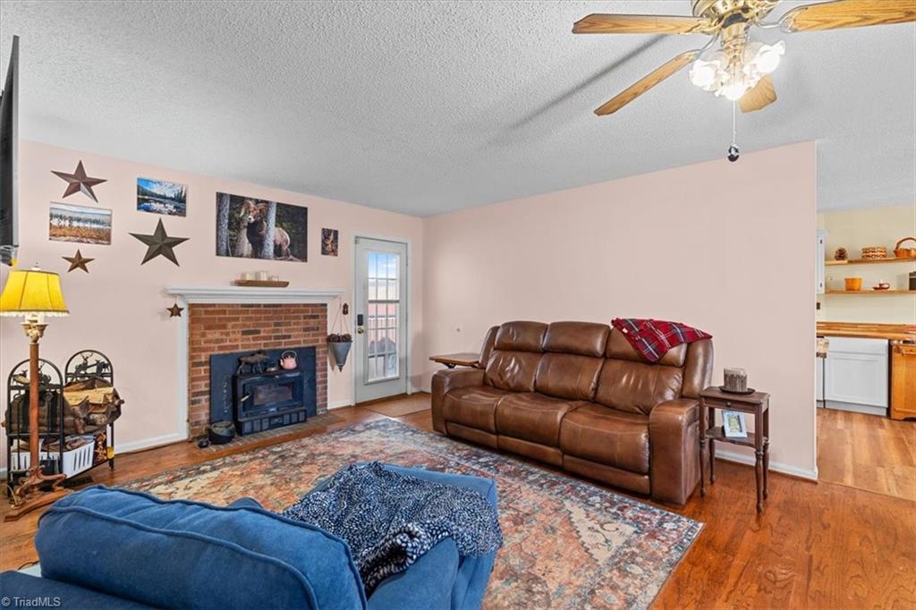 4076 Dunbar Bridge Road Asheboro, NC 27205 - Photo 6 of 32