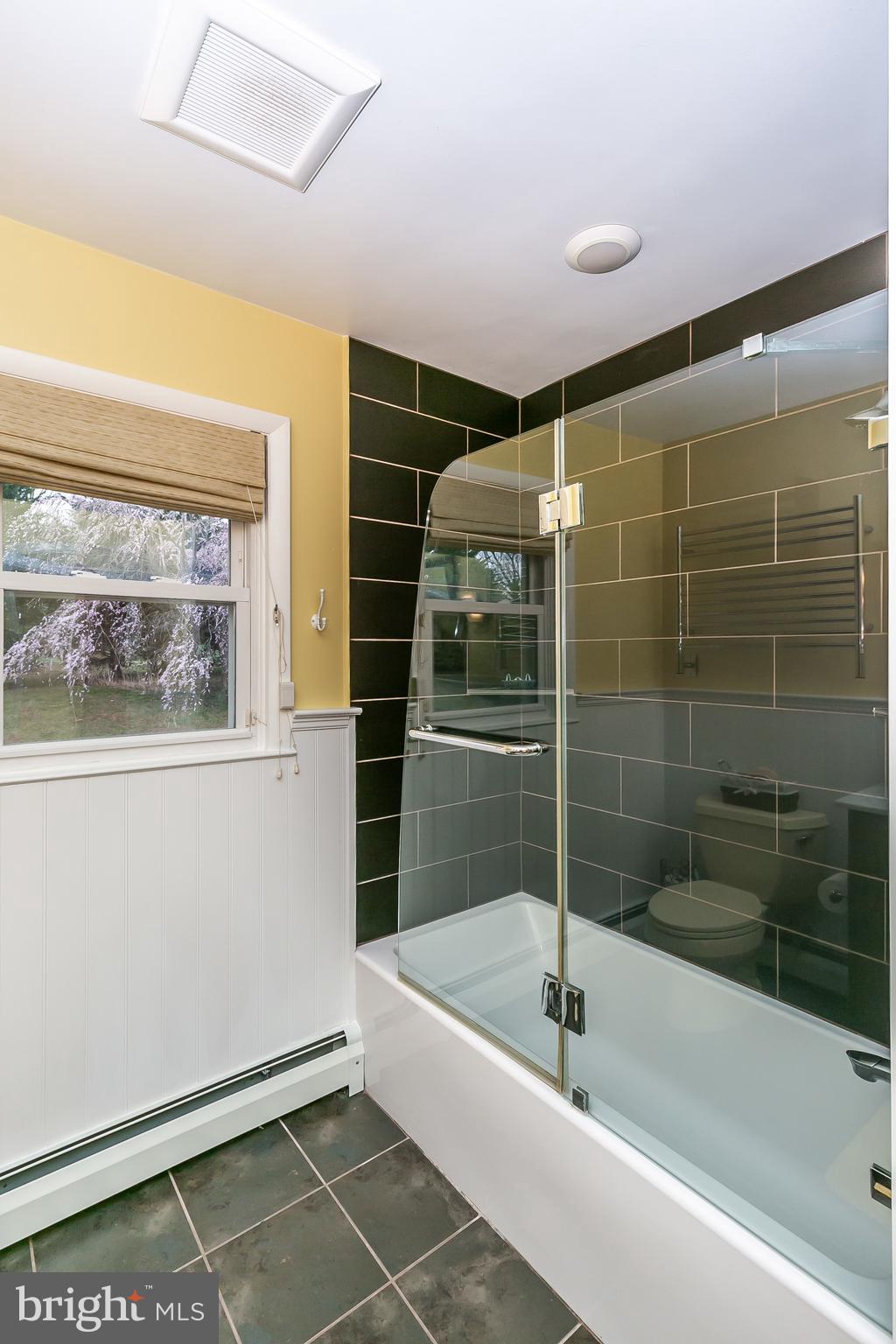 2011 Dumont Road Lutherville-Timonium, MD 21093 - Photo 27 of 49 Hall bath with updated tub
