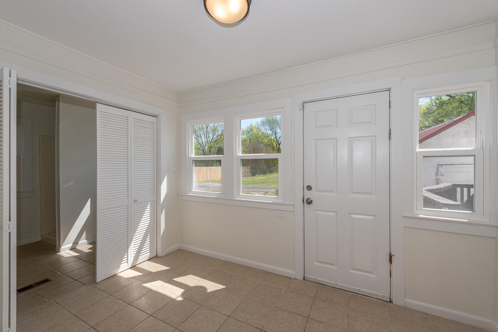 704 North Wright Road Alcoa, TN 37701 - Photo 15 of 39 Gallery Image 15