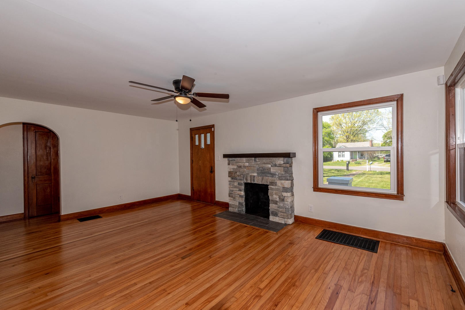 704 North Wright Road Alcoa, TN 37701 - Photo 8 of 39 Gallery Image 8