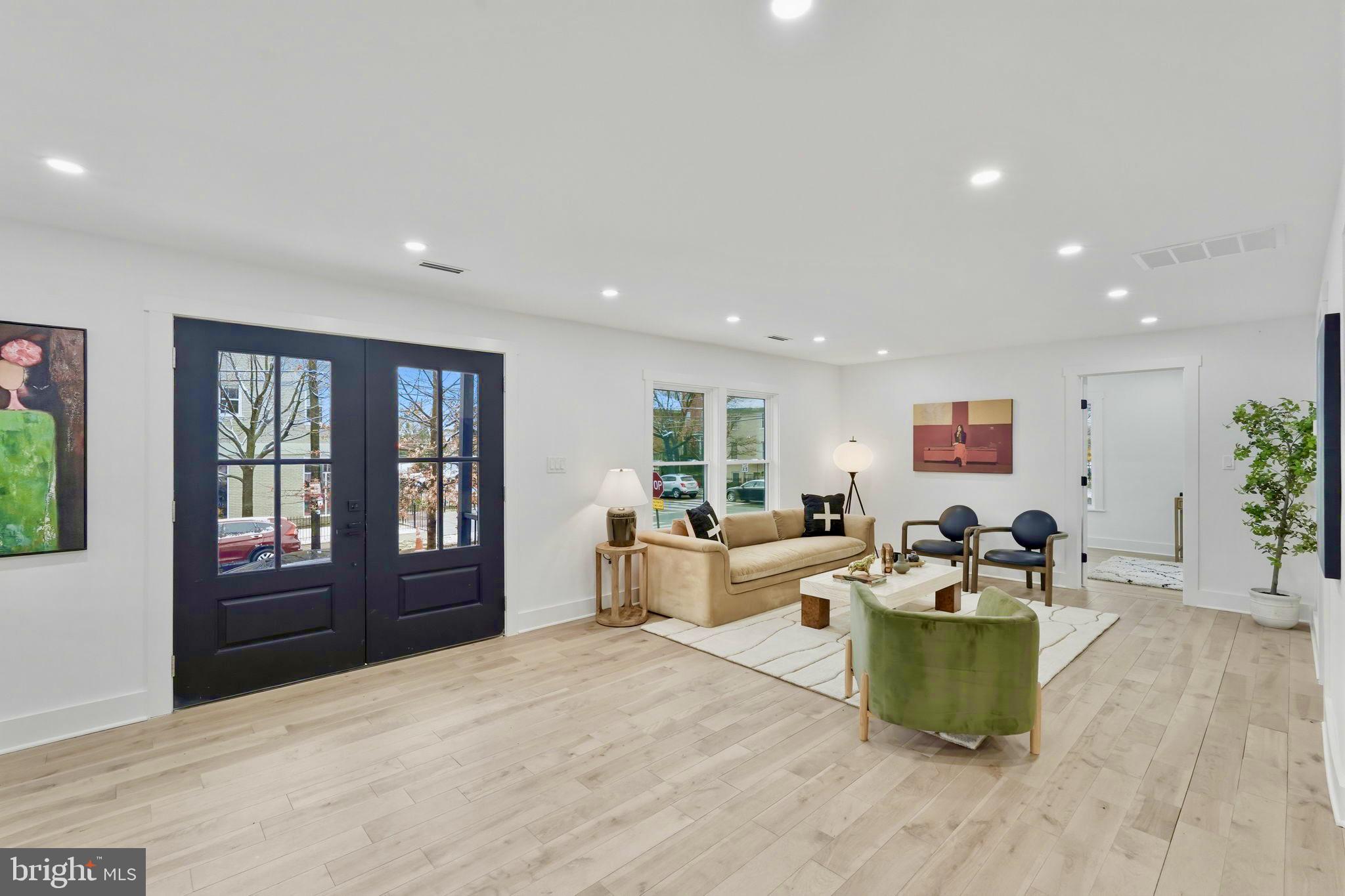 1355 Longfellow Street Northwest Washington, DC 20011 - Photo 2 of 47 Living room