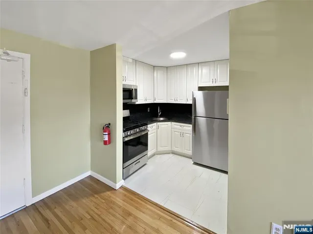 $1,700 | 605 Grove, Unit K 12, Clifton, NJ 07013
