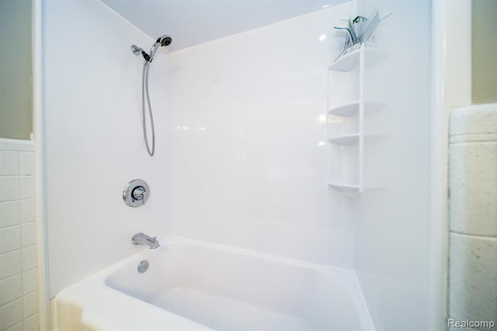 29200 Utley Road Farmington Hills, MI 48334 - Photo 30 of 64