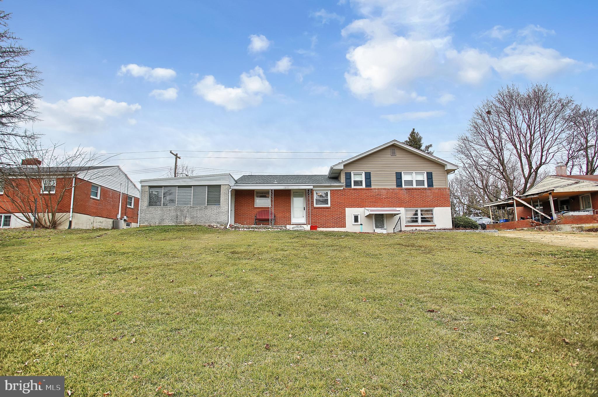 32 Slate Ridge Drive York, PA 17408 - Photo 3 of 35